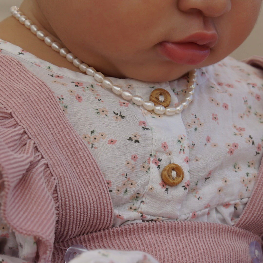 Collar delicado con 100 % perlas de agua dulce